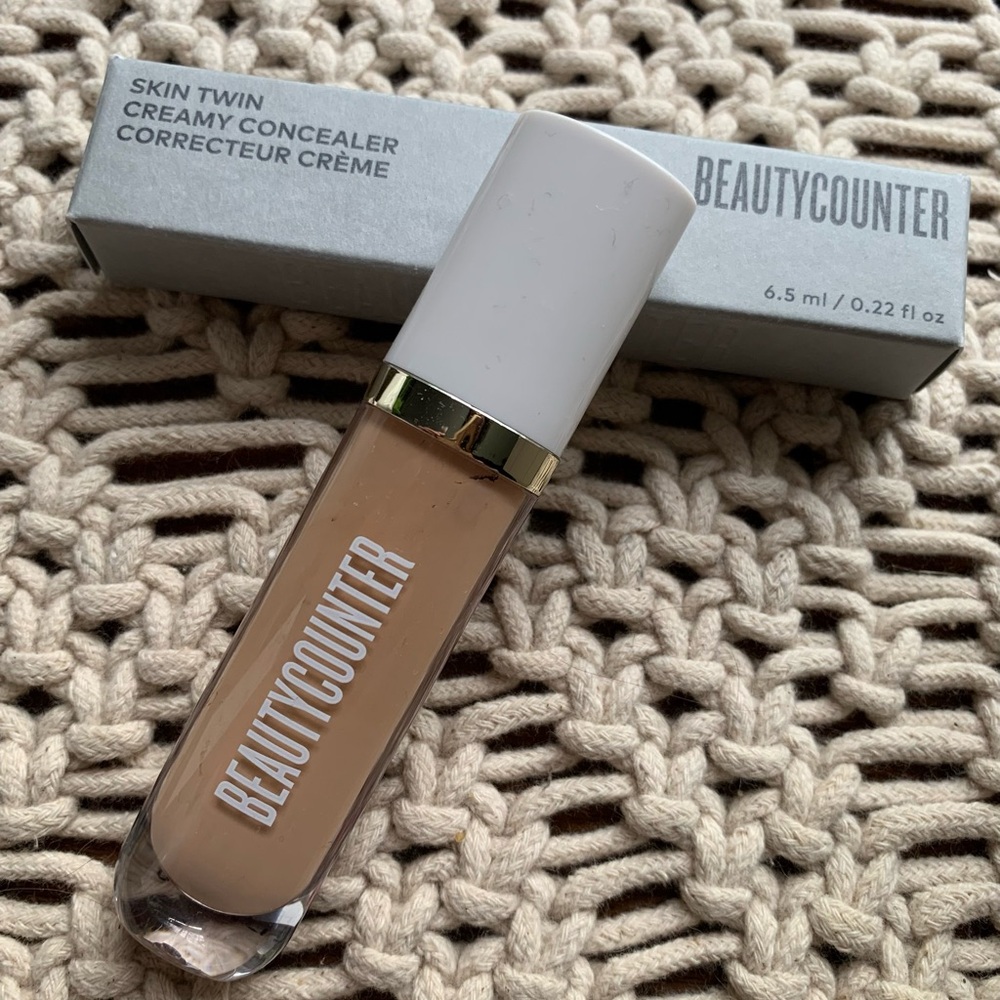 BRAND NEW Beautycounter Creamy Concealer Light 2